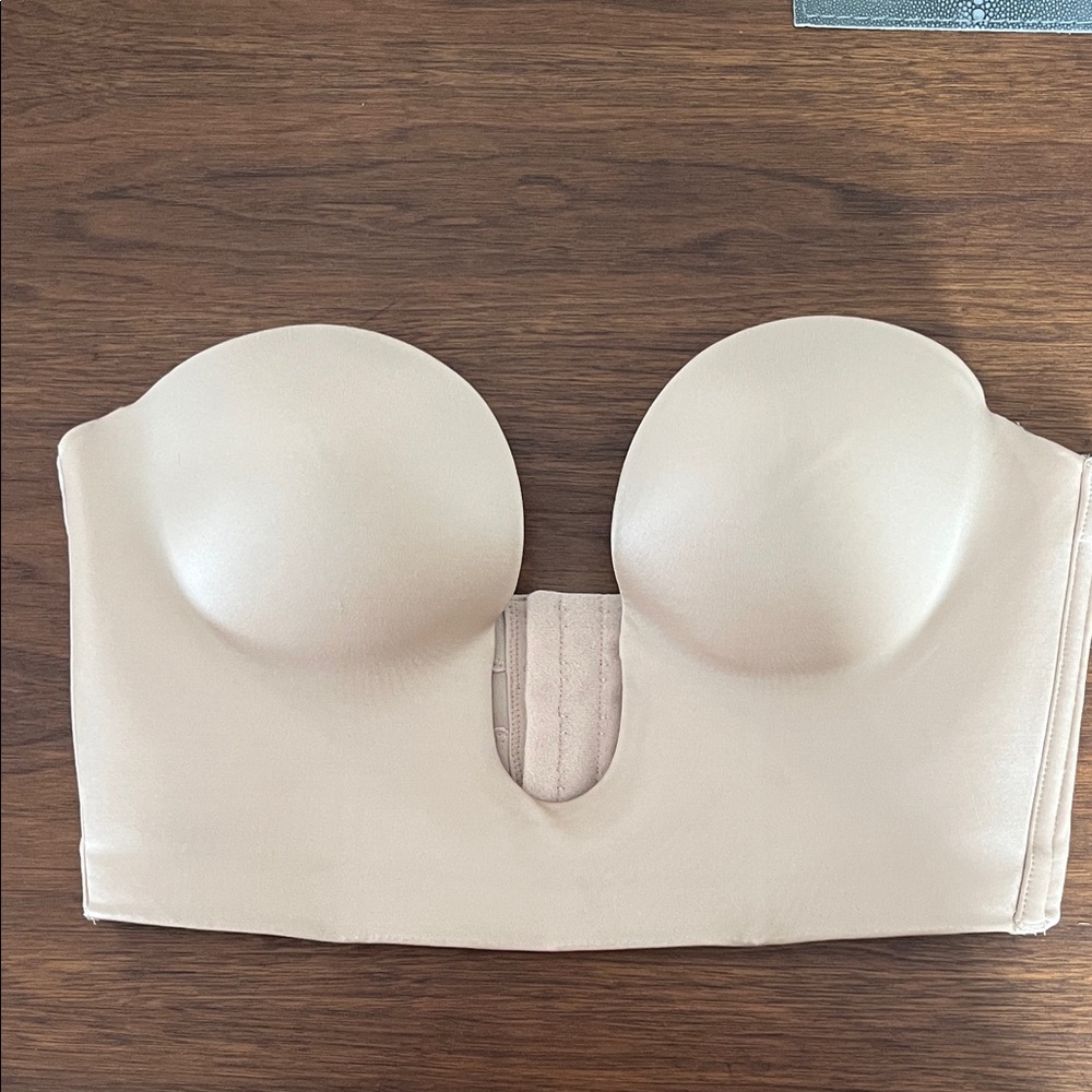 Fine Lines Deep Plunge Strapless Bra in Cream